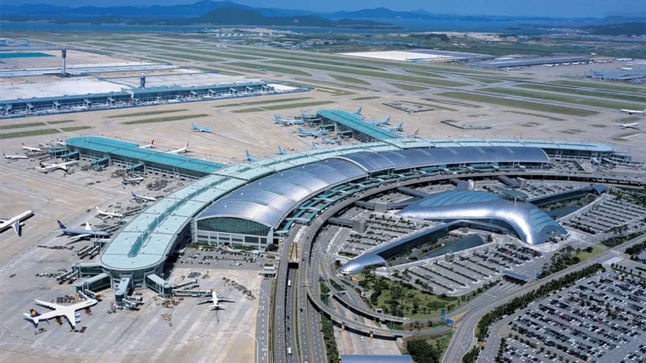 Seoul Incheon International Airport terminal interior