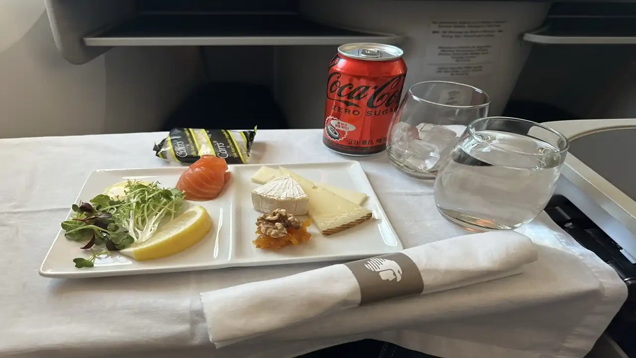 Aeromexico Clase Premier business class dining and meal service