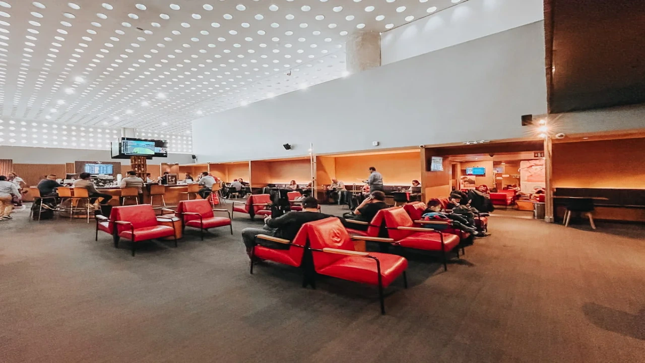 Aeromexico Clase Premier business class airport lounge — Lounge access when flying Aeromexico