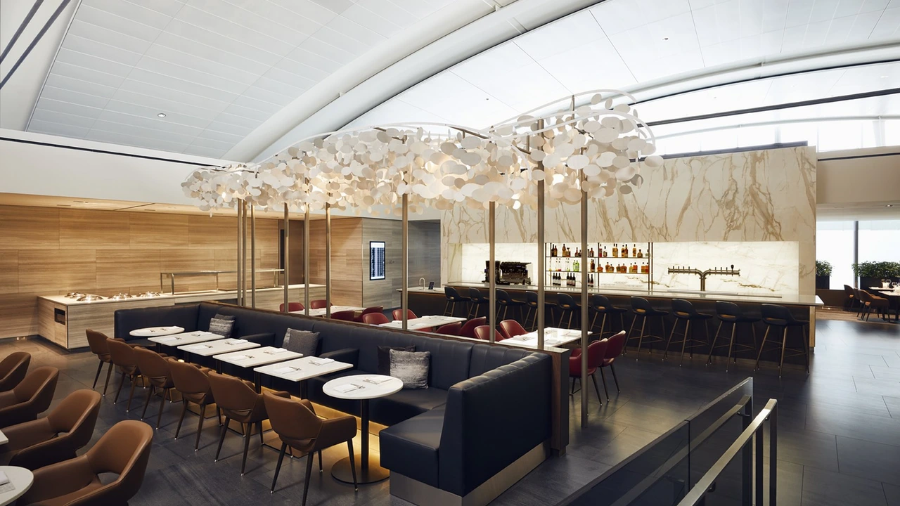 Air Canada Signature Class business class airport lounge — Lounge access when flying Air Canada