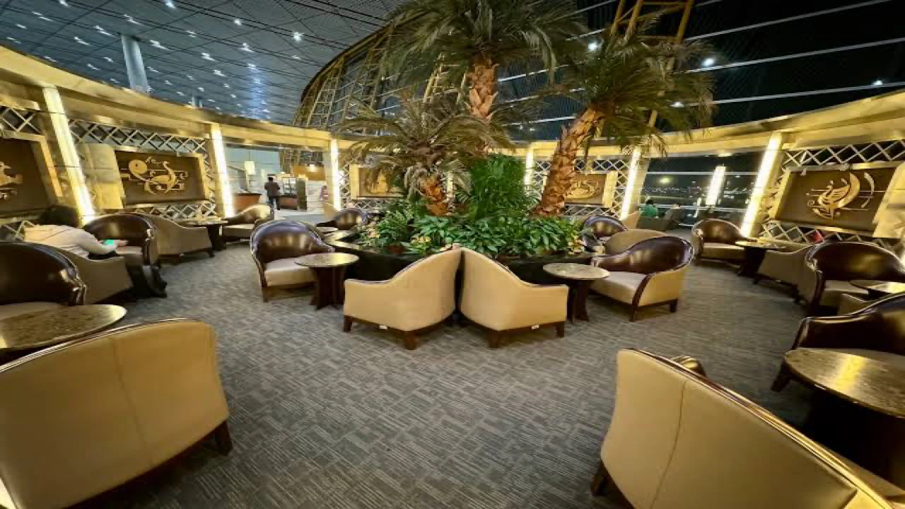 Air China Business Class business class airport lounge — Lounge access when flying Air China