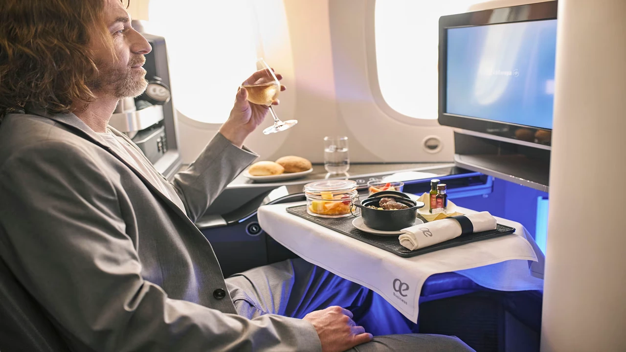 Air Europa Business Class business class dining and meal service