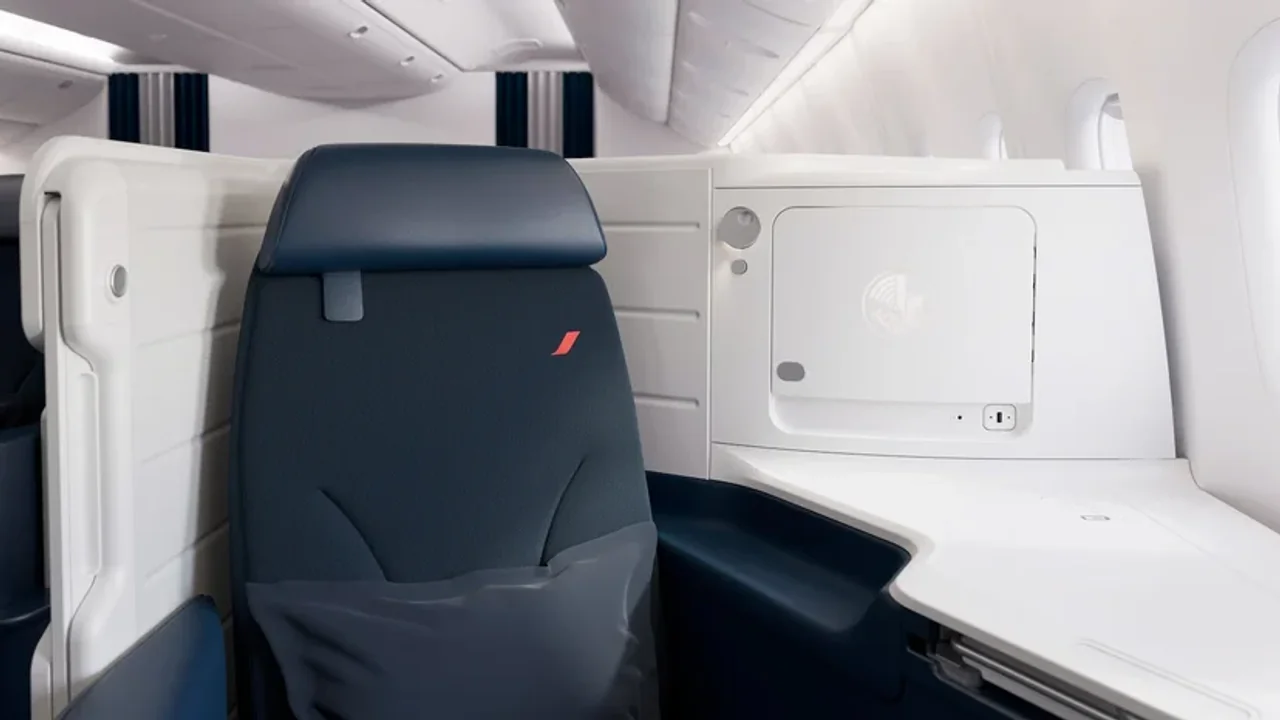 Air France Business business class cabin details — Chicago to Paris