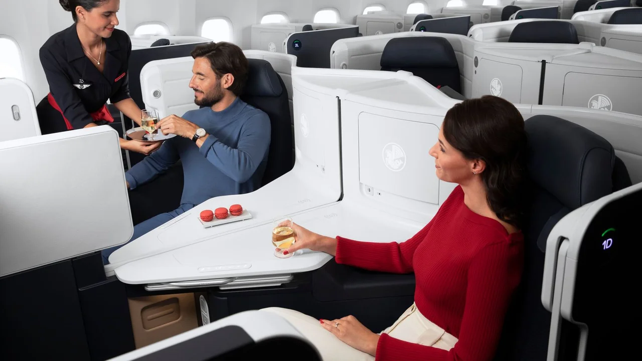 Air France Business business class dining and meal service — In-flight service on the Chicago–Paris route