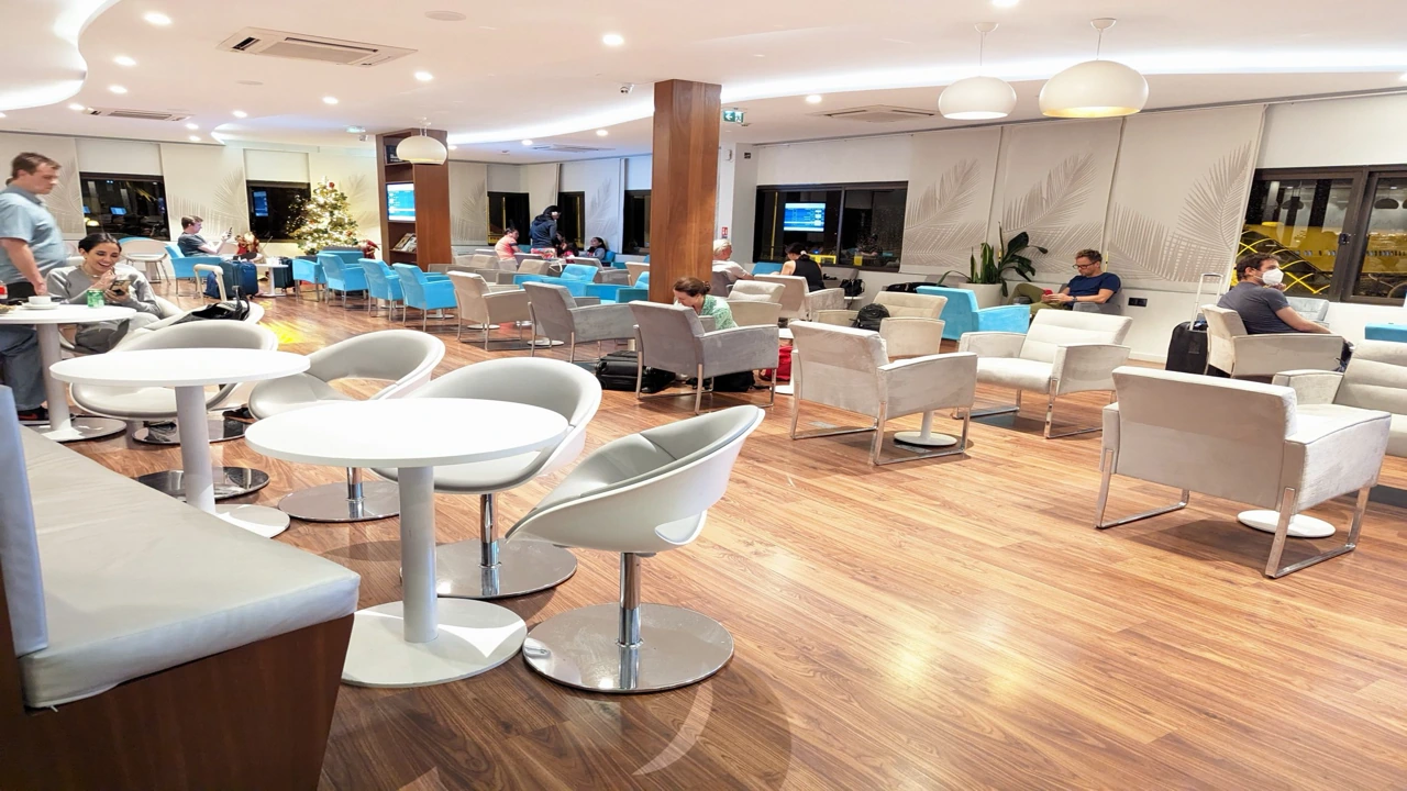 Air Tahiti Nui Poerava Business business class airport lounge — Lounge access when flying Air Tahiti Nui