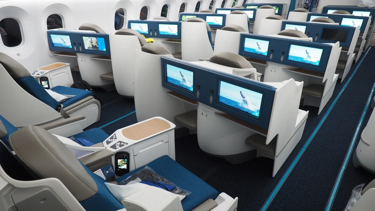 Air Tahiti Nui Poerava Business business class seat and cabin