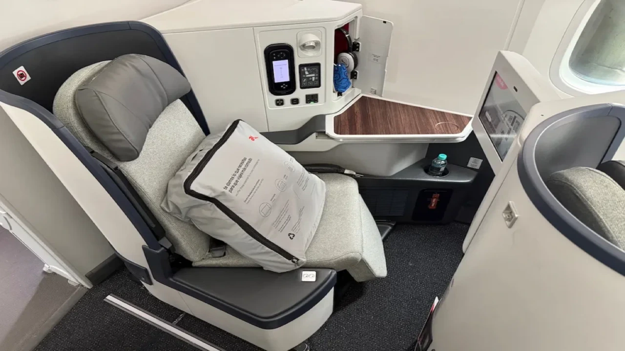 Avianca Business Class business class seat and cabin