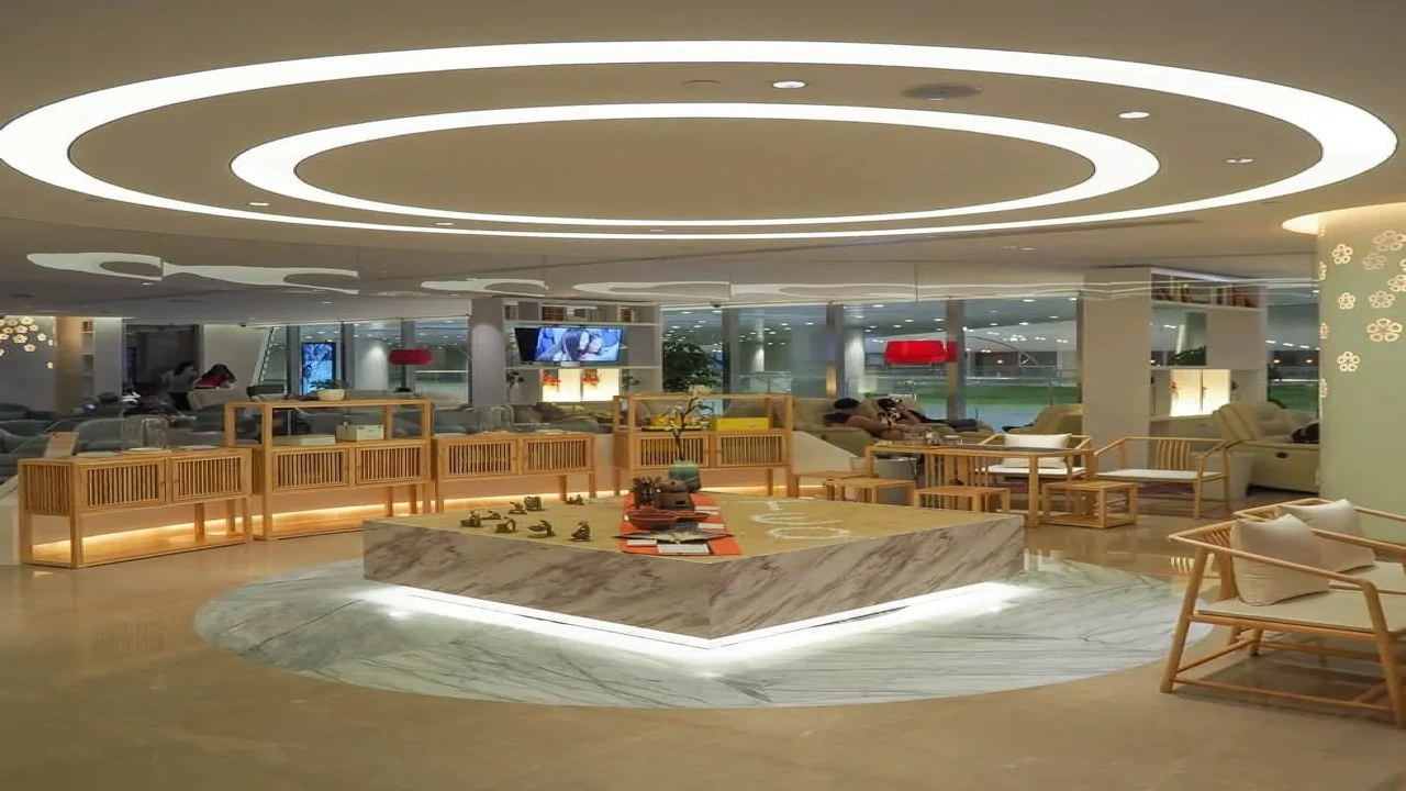 China Southern Airlines Business Class business class airport lounge — Lounge access when flying China Southern Airlines