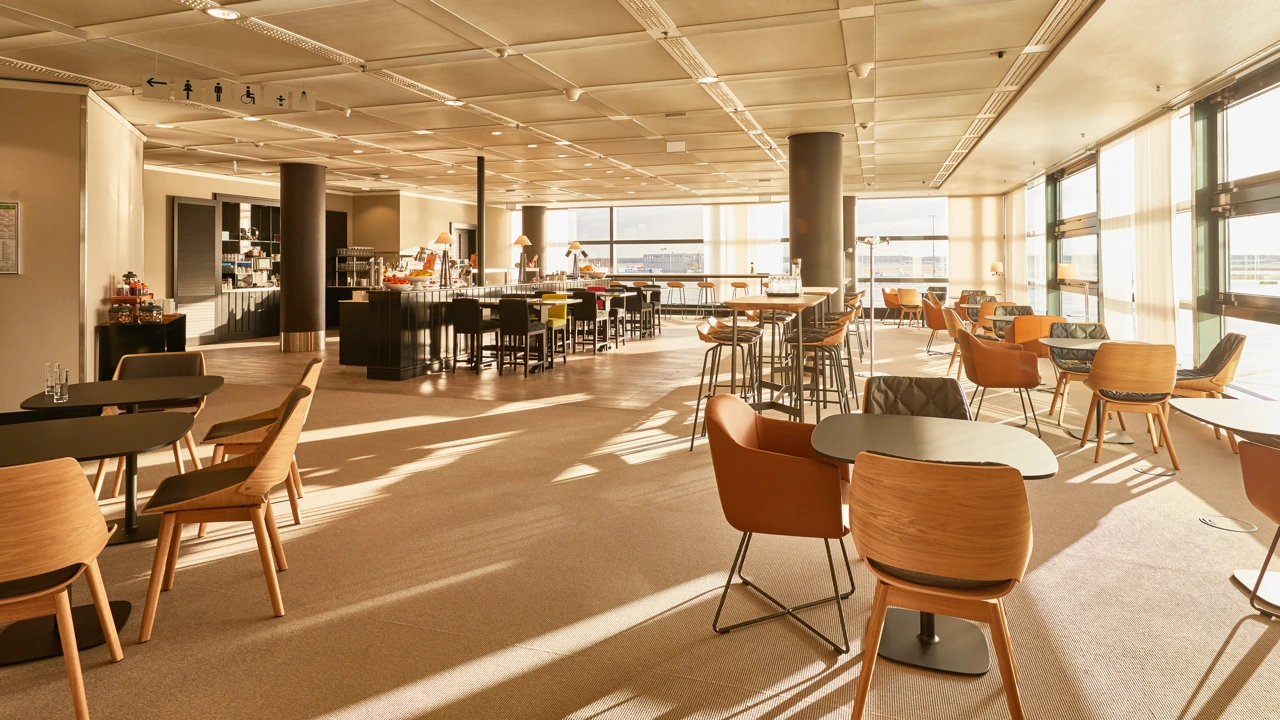 Condor Prime Seat / Business business class airport lounge — Lounge access when flying Condor