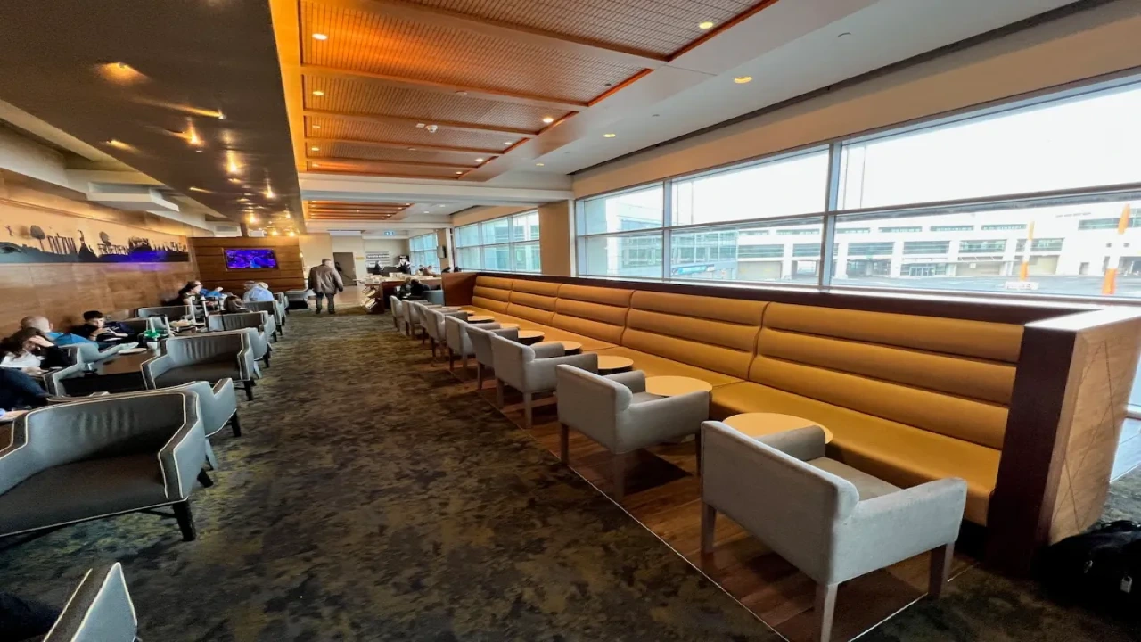 El Al Israel Airlines Business Class business class airport lounge — Lounge access when flying El Al Israel Airlines