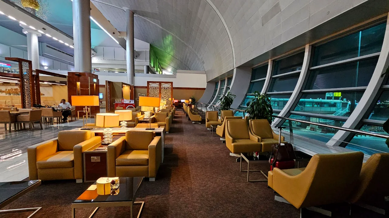 Emirates Business Class business class airport lounge — Lounge access when flying Emirates