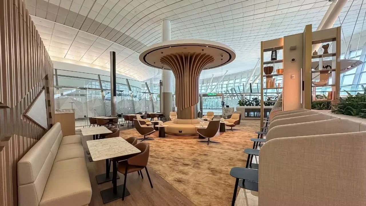 Etihad Airways Business Studio business class airport lounge — Lounge access when flying Etihad Airways