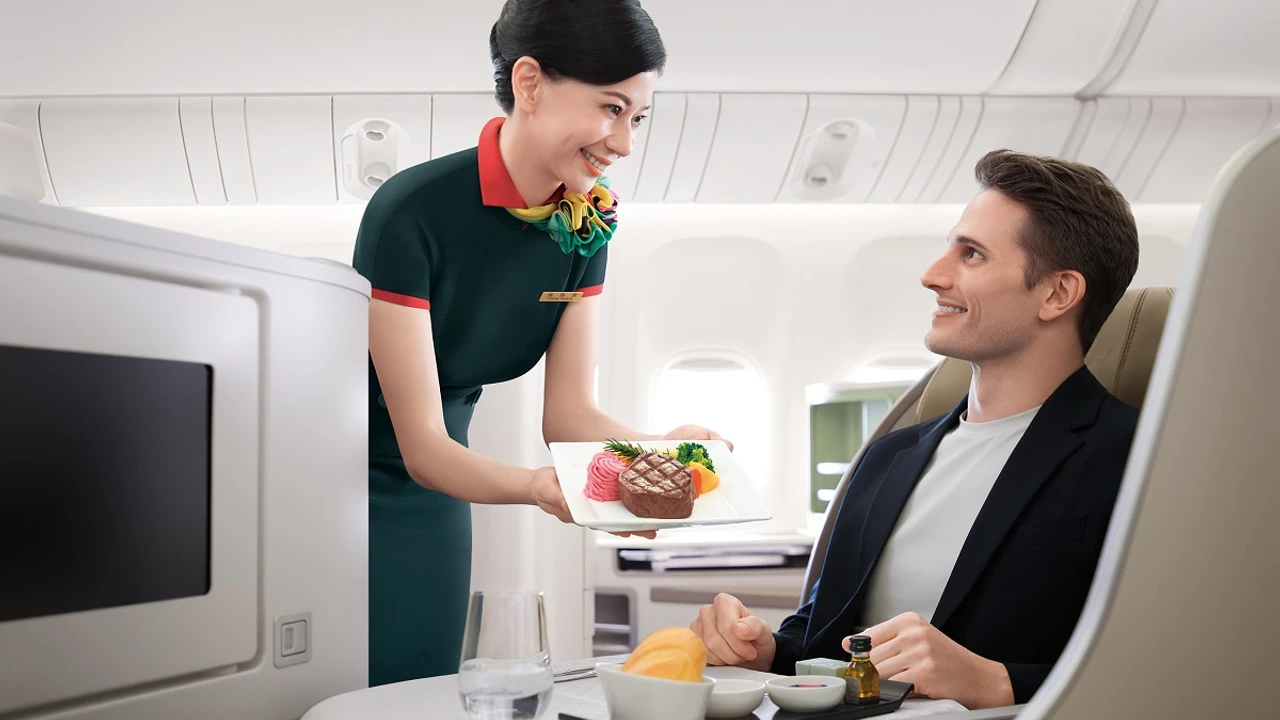 EVA Air Royal Laurel business class dining and meal service