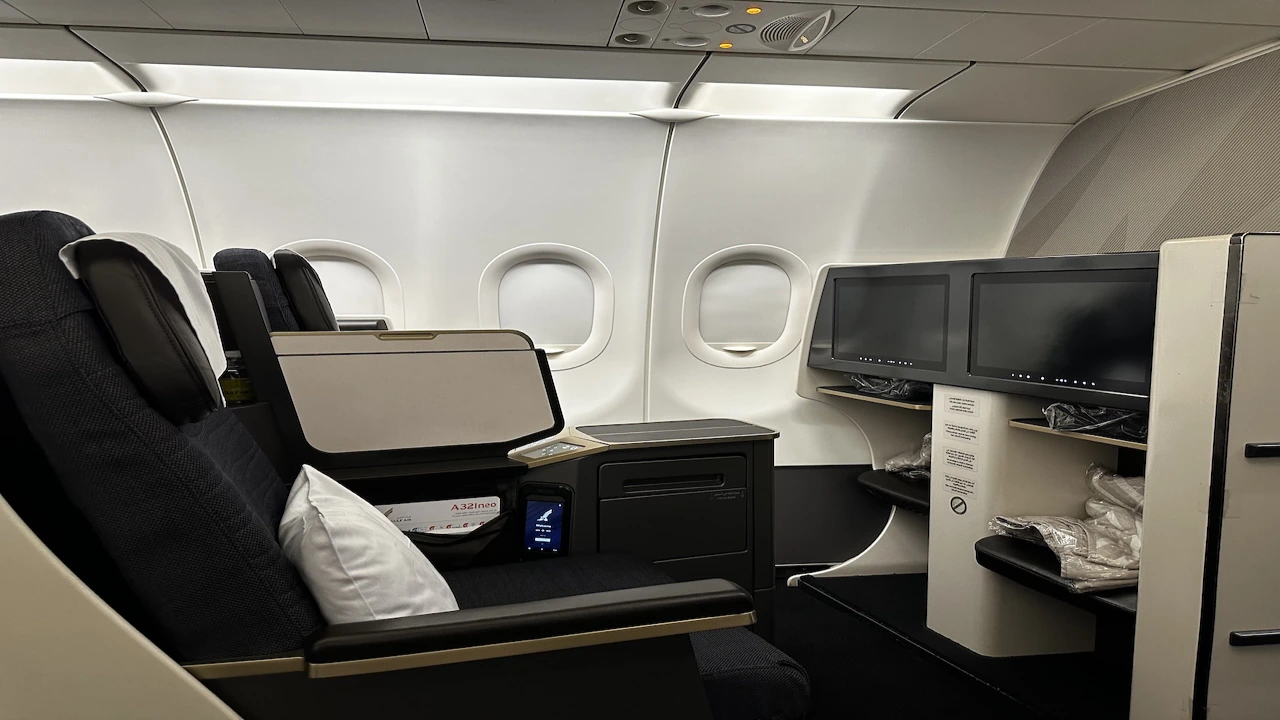 Gulf Air Falcon Gold business class cabin details