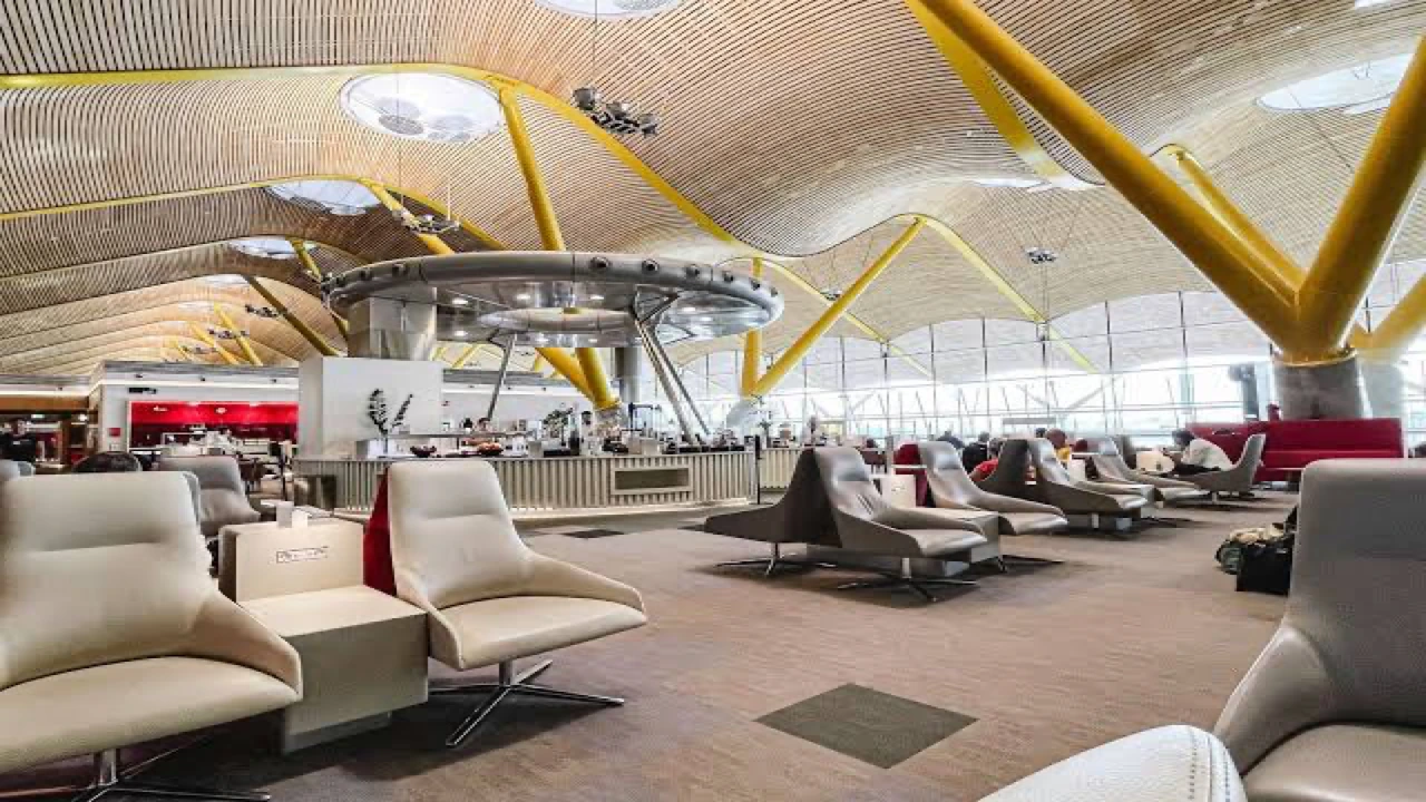 Iberia Business Plus business class airport lounge — Lounge access when flying Iberia