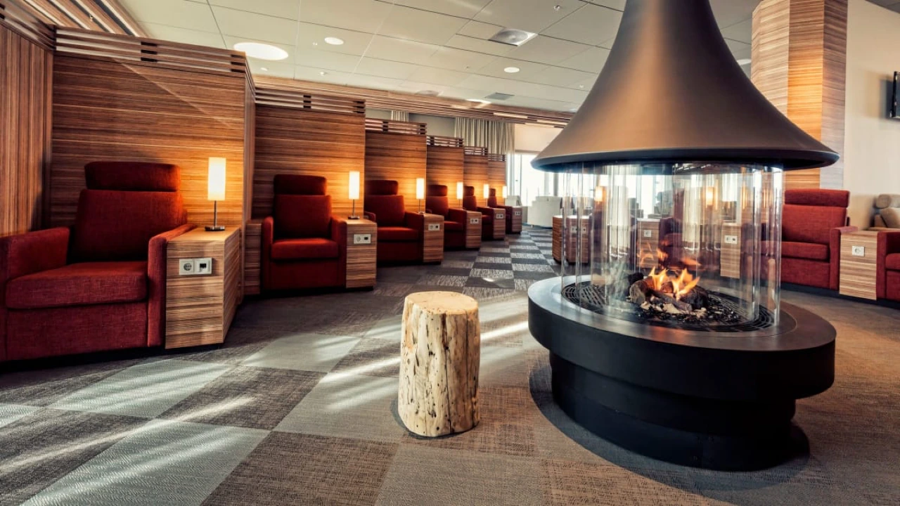 Icelandair Saga Premium business class airport lounge — Lounge access when flying Icelandair