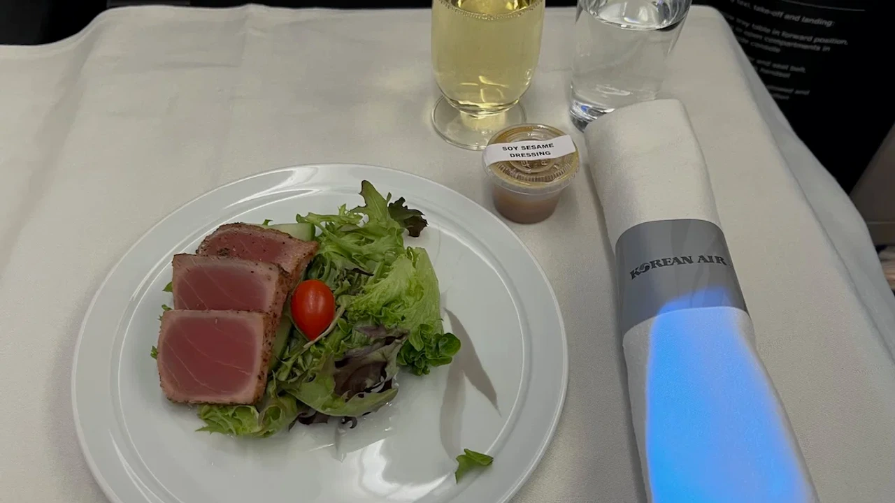 Korean Air Prestige Class business class dining and meal service — In-flight service on the Los Angeles–Seoul route
