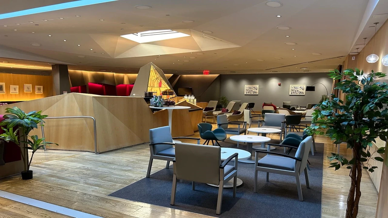 La Compagnie Business Class business class airport lounge — Lounge access when flying La Compagnie