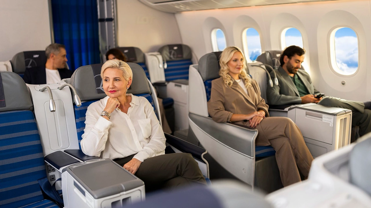 LOT Polish Airlines Business Class business class cabin details