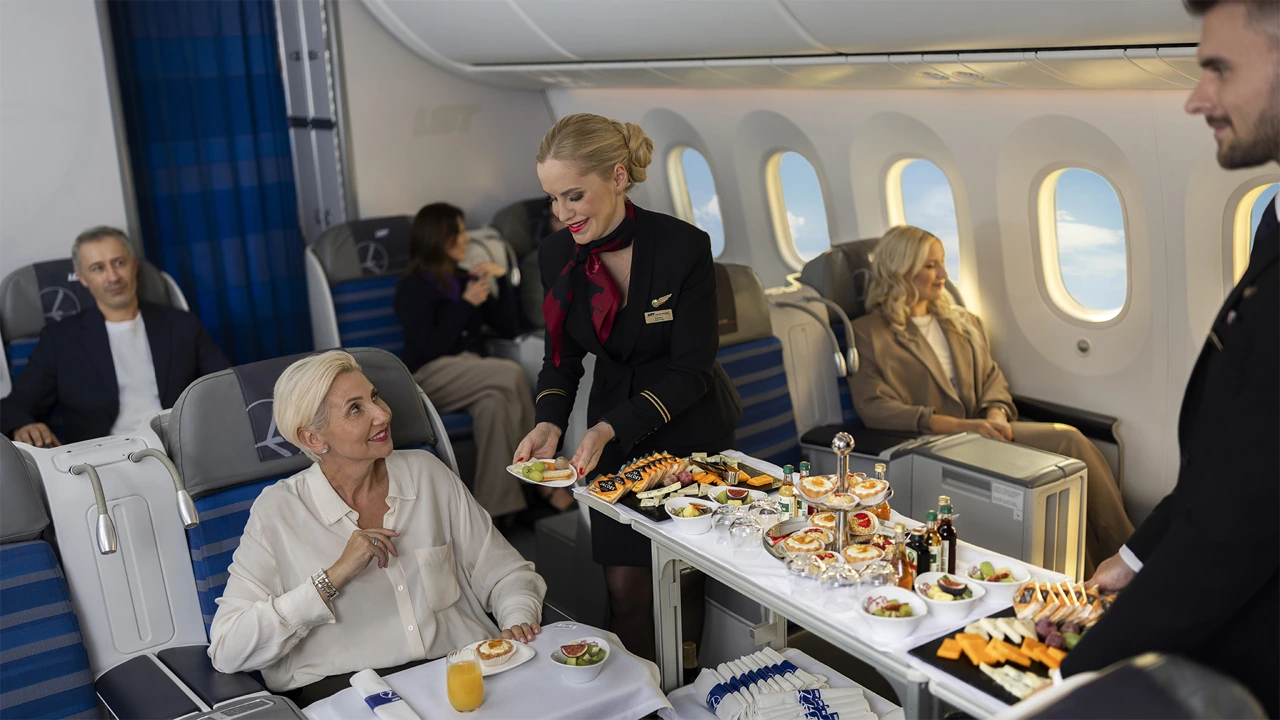 LOT Polish Airlines Business Class business class dining and meal service
