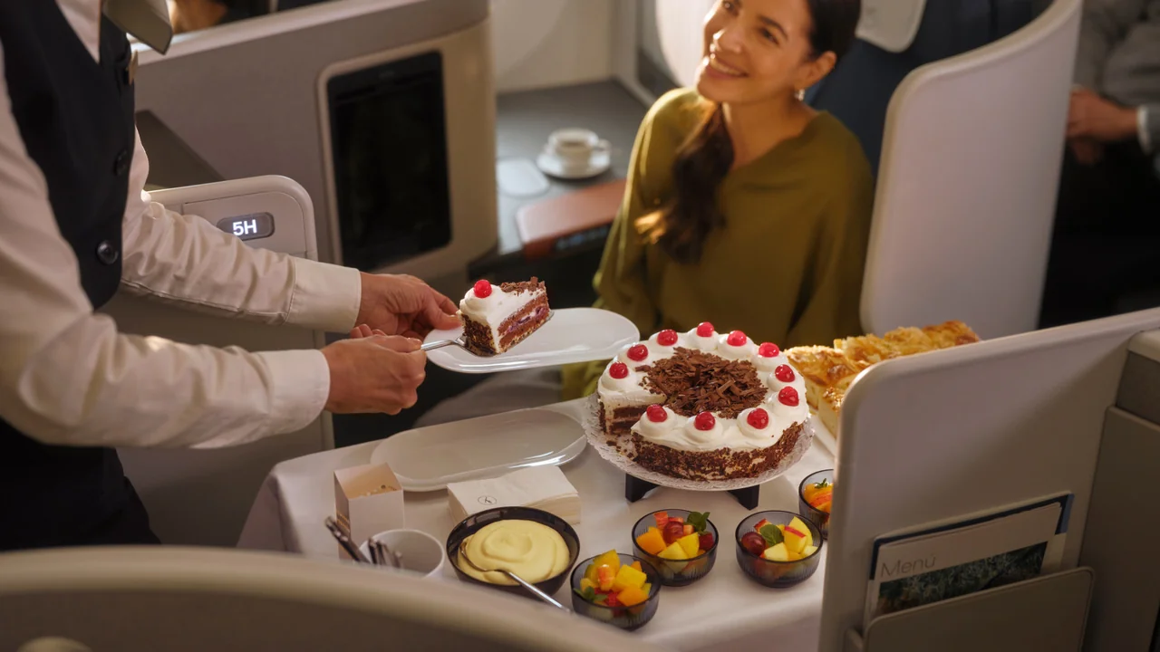 Lufthansa Allegris / Business business class dining and meal service