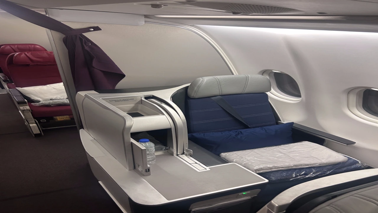 Malaysia Airlines Business Suite business class seat and cabin