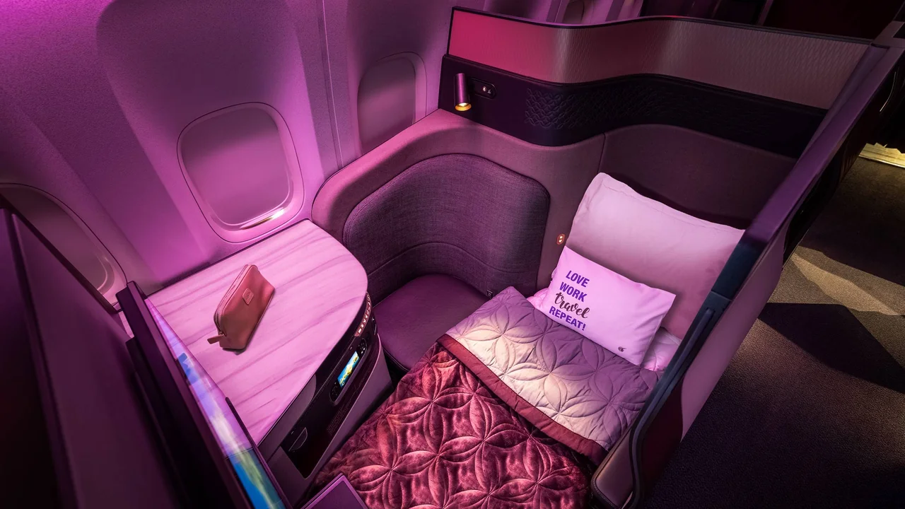 Qatar Airways Qsuite business class cabin details