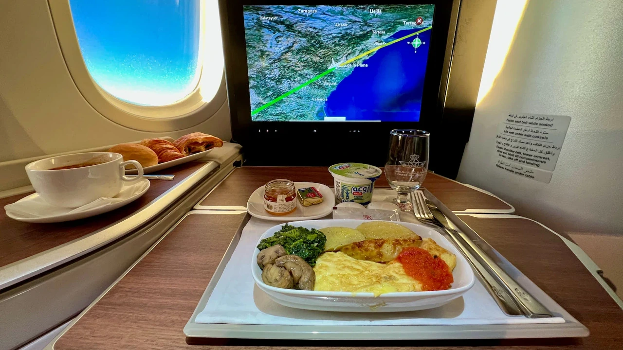 Royal Air Maroc Business Class business class dining and meal service