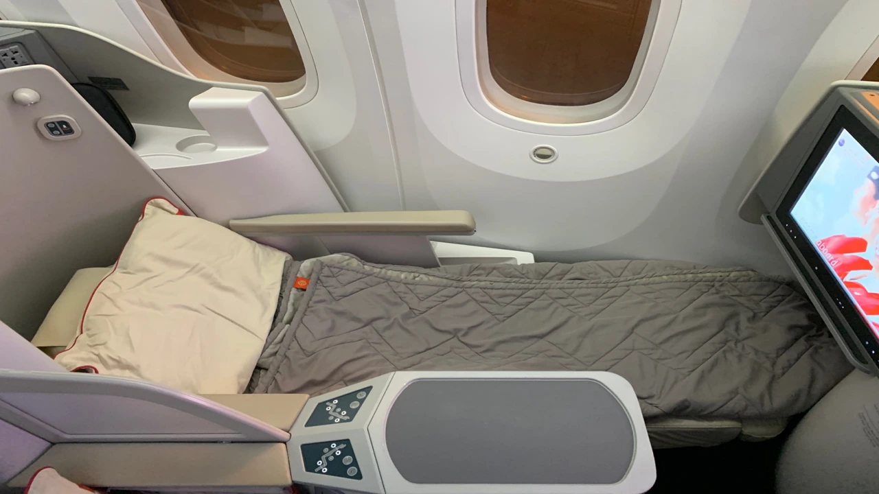 Royal Jordanian Crown Class business class cabin details