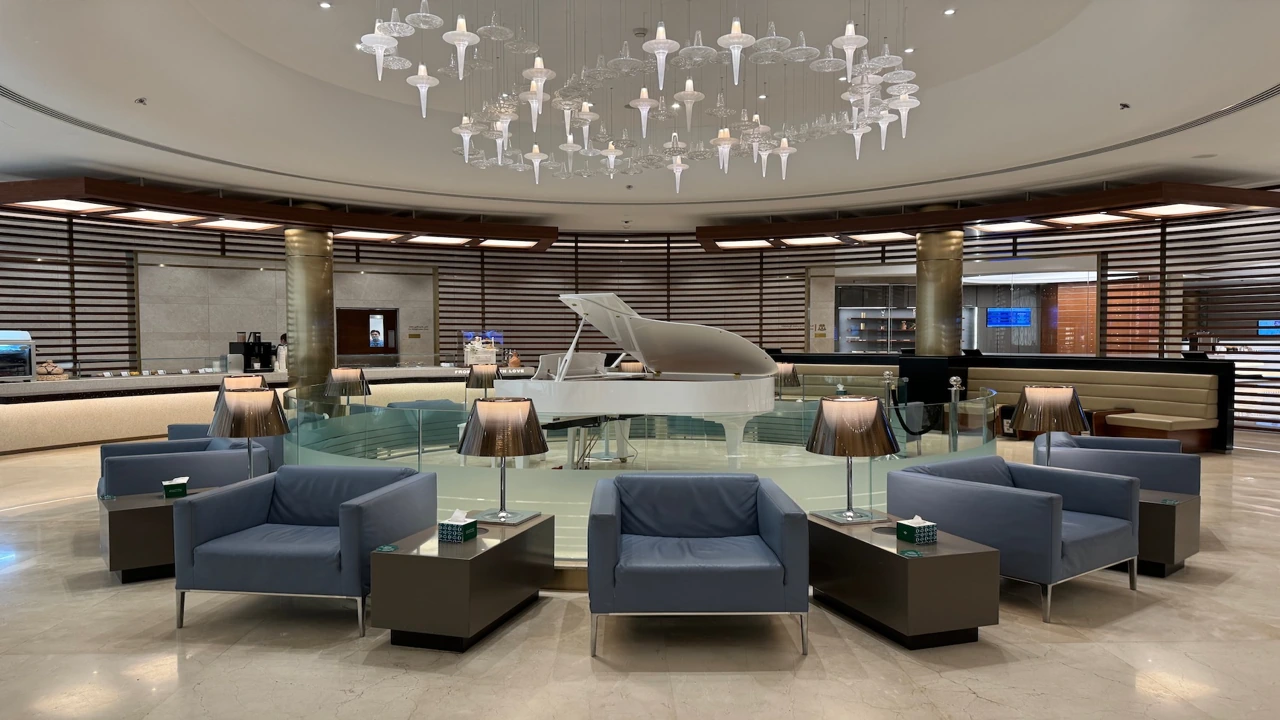 Saudia Business Class business class airport lounge — Lounge access when flying Saudia