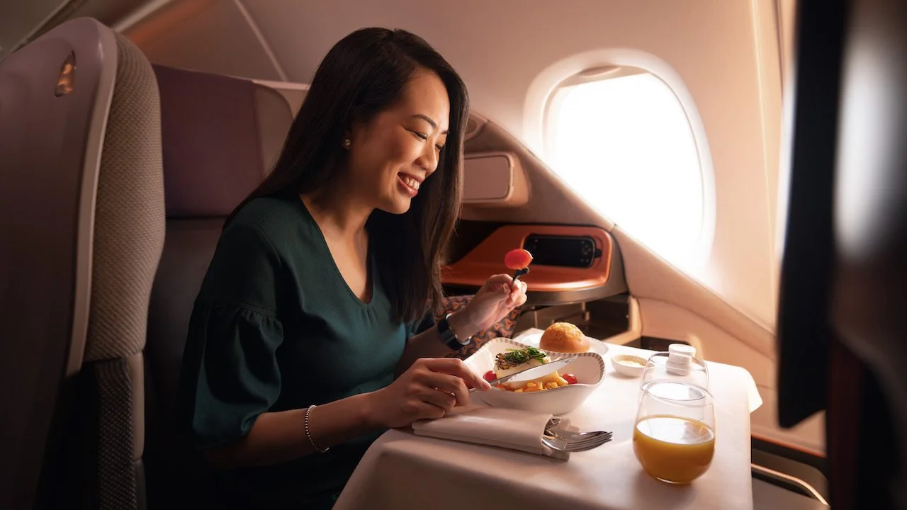 Singapore Airlines Business Class business class dining and meal service — In-flight service on the San Francisco–Singapore route