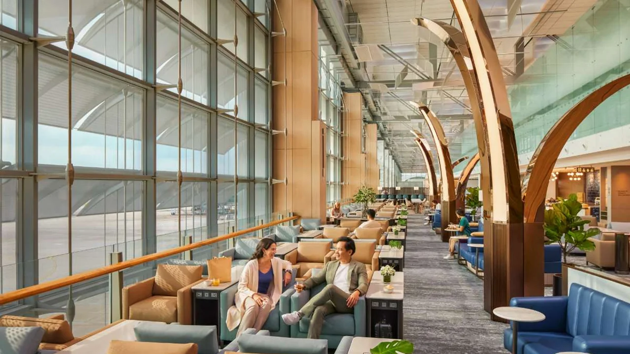 Singapore Airlines Business Class business class airport lounge — Lounge access when flying Singapore Airlines