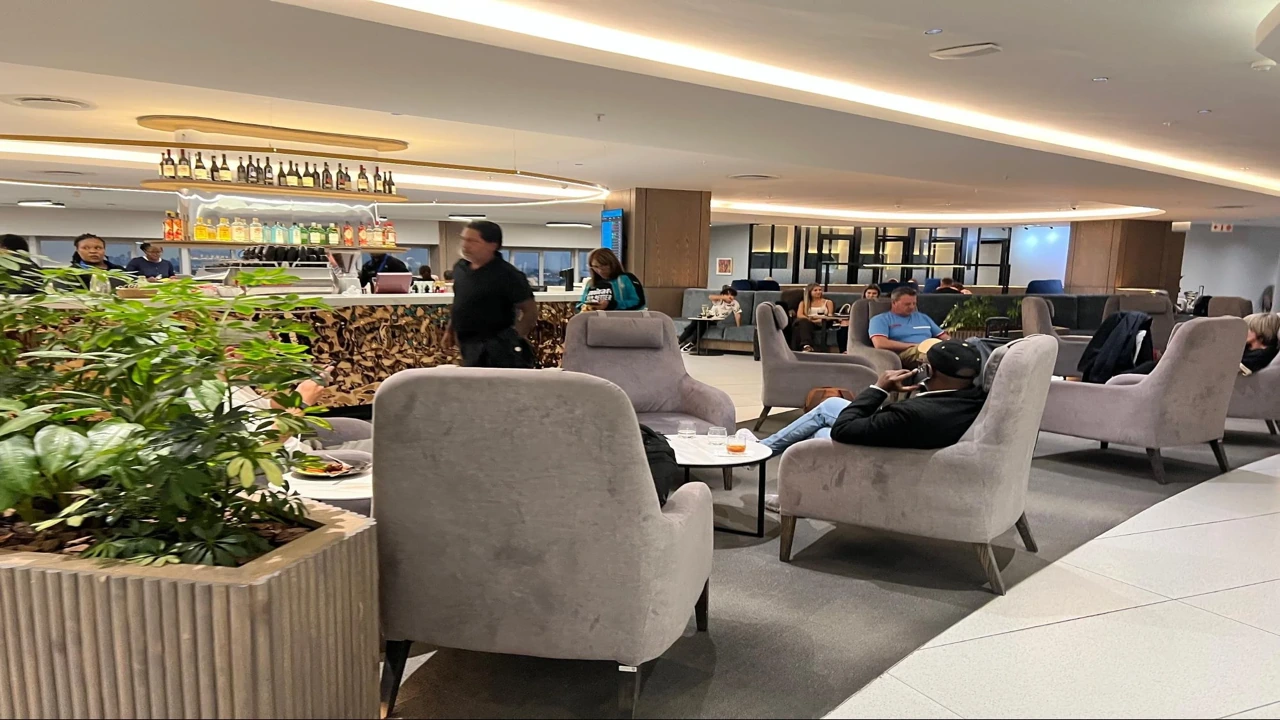 South African Airways Business Class business class airport lounge — Lounge access when flying South African Airways