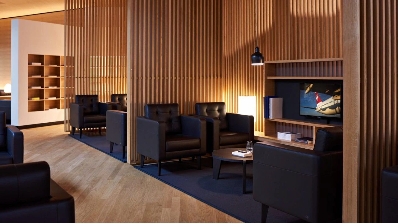 SWISS Business business class airport lounge — Lounge access when flying SWISS