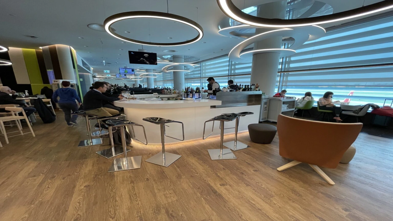 TAP Air Portugal Executive business class airport lounge — Lounge access when flying TAP Air Portugal