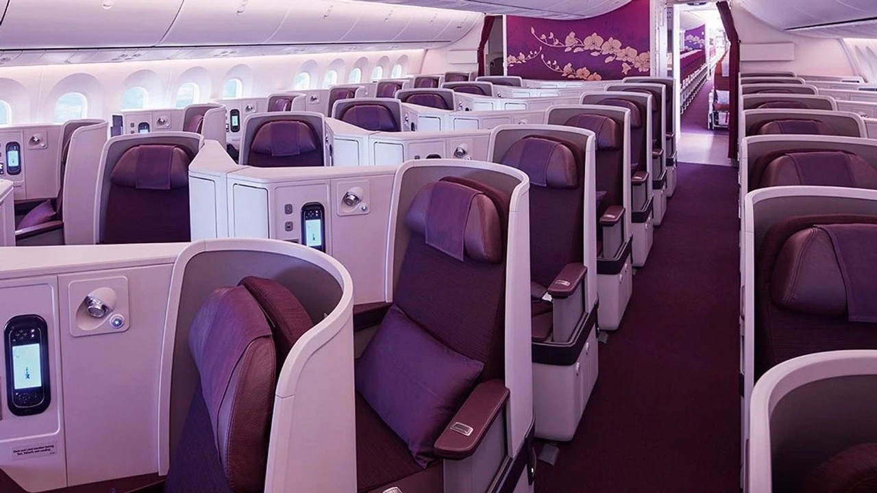 Thai Airways Royal Silk business class cabin details