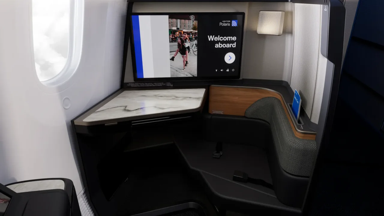 United Airlines Polaris business class cabin details