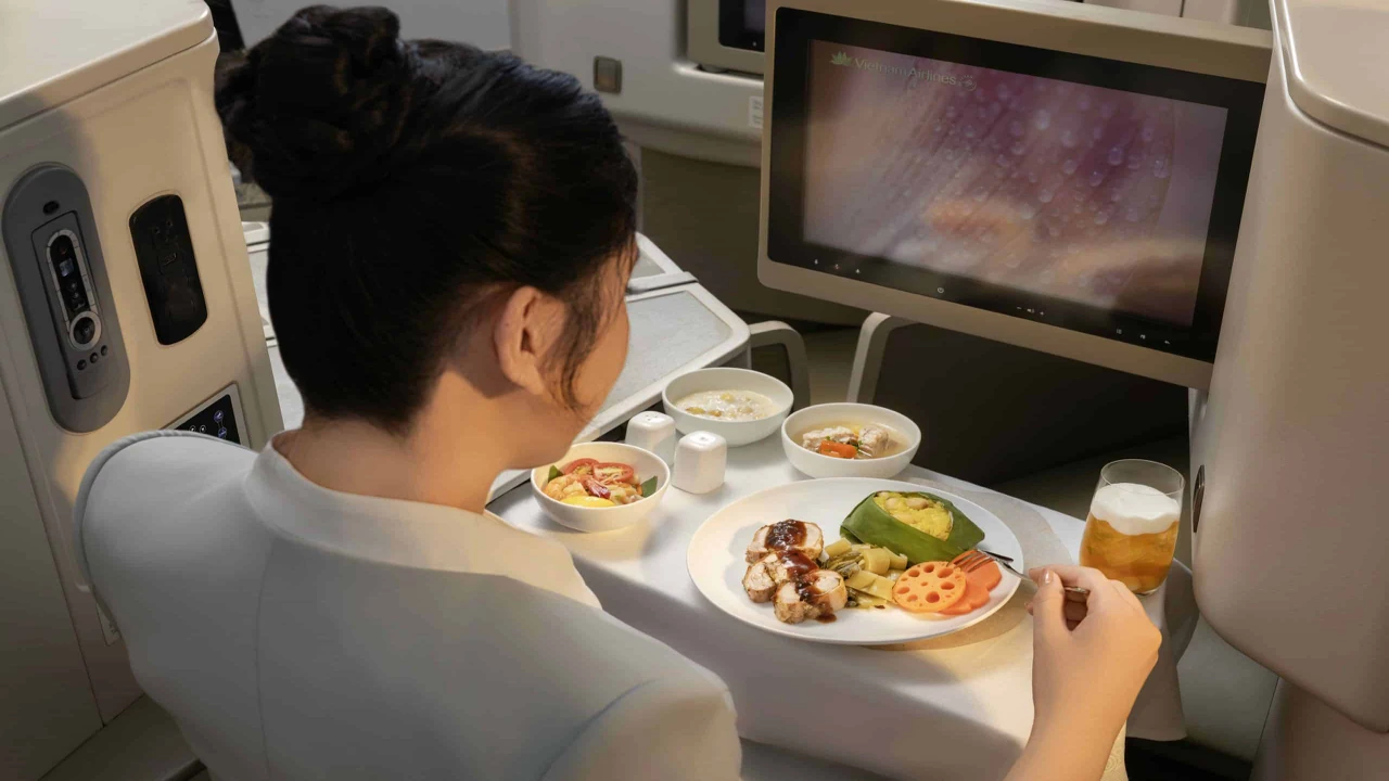 Vietnam Airlines Business Class business class dining and meal service