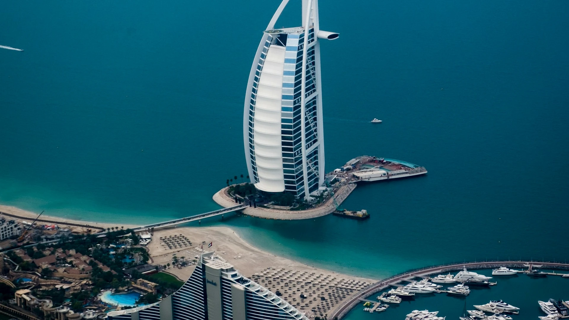 Cheap business class flights to Middle East